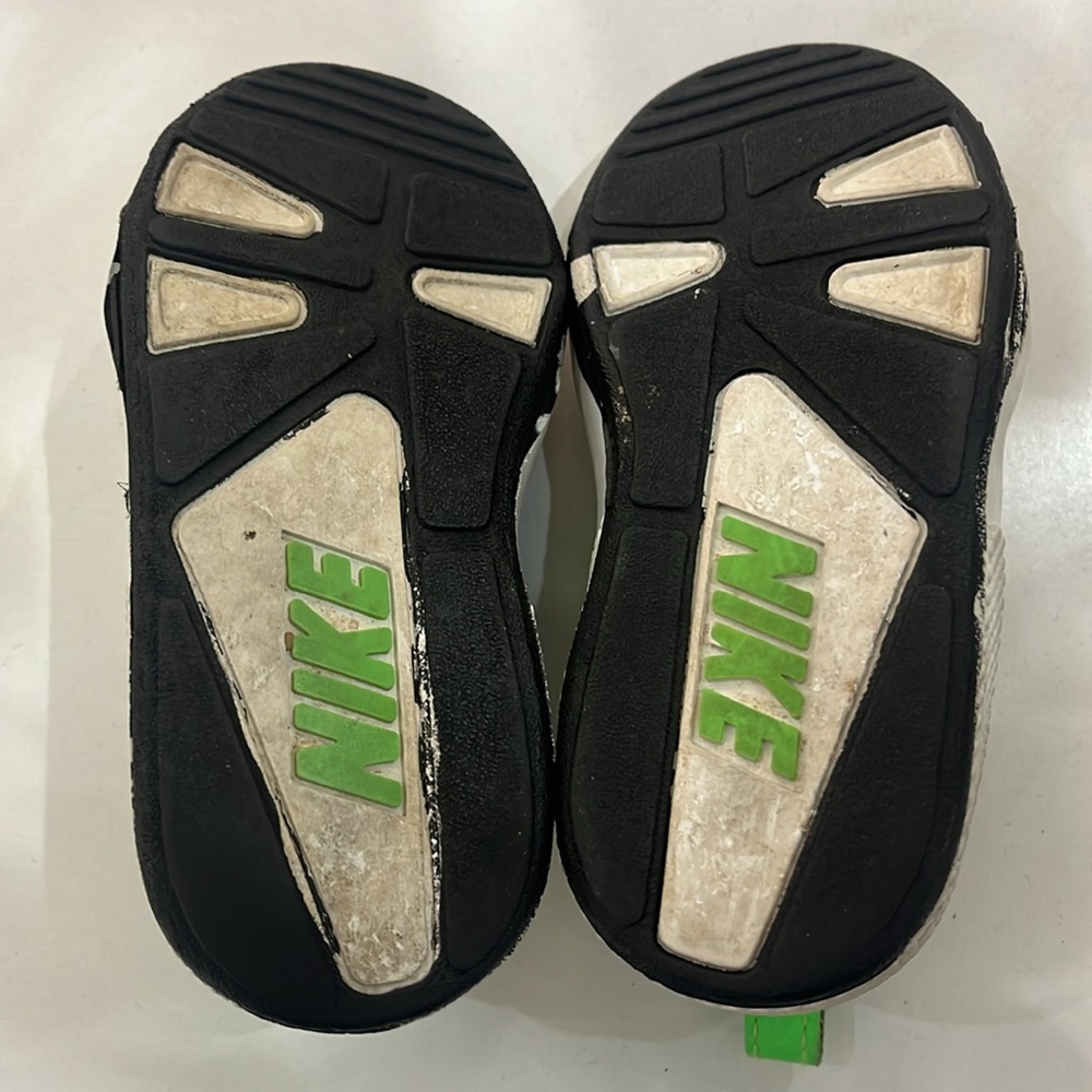 RARE Nike Baby Huarache Sneakers Original - Size: 6.5 - Picture 5 of 6